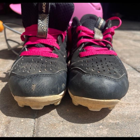 Under Armour Baseball/Softball Molded Cleats - Picture 10 of 10